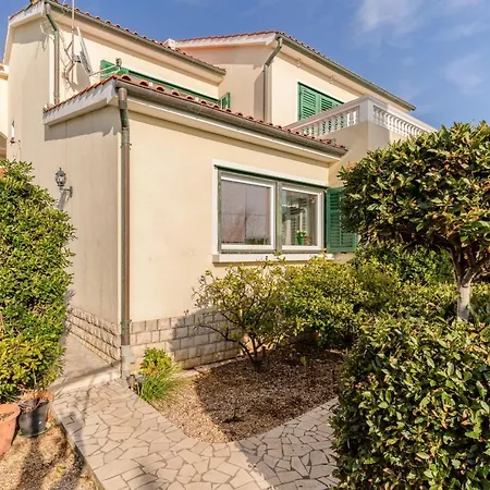 Apartments By The Sea Barbat, Rab - 3203