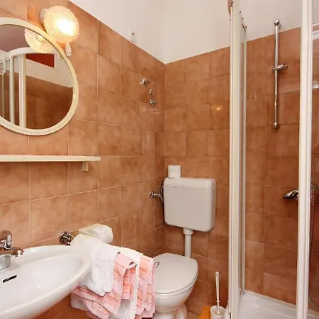 Apartment Apartments By The Sea Barbat, Rab - 3203